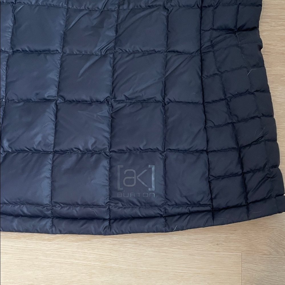 Burton AK Women’s Puffer  Dark Quilted Hooded Large Vest - Picture 7 of 9